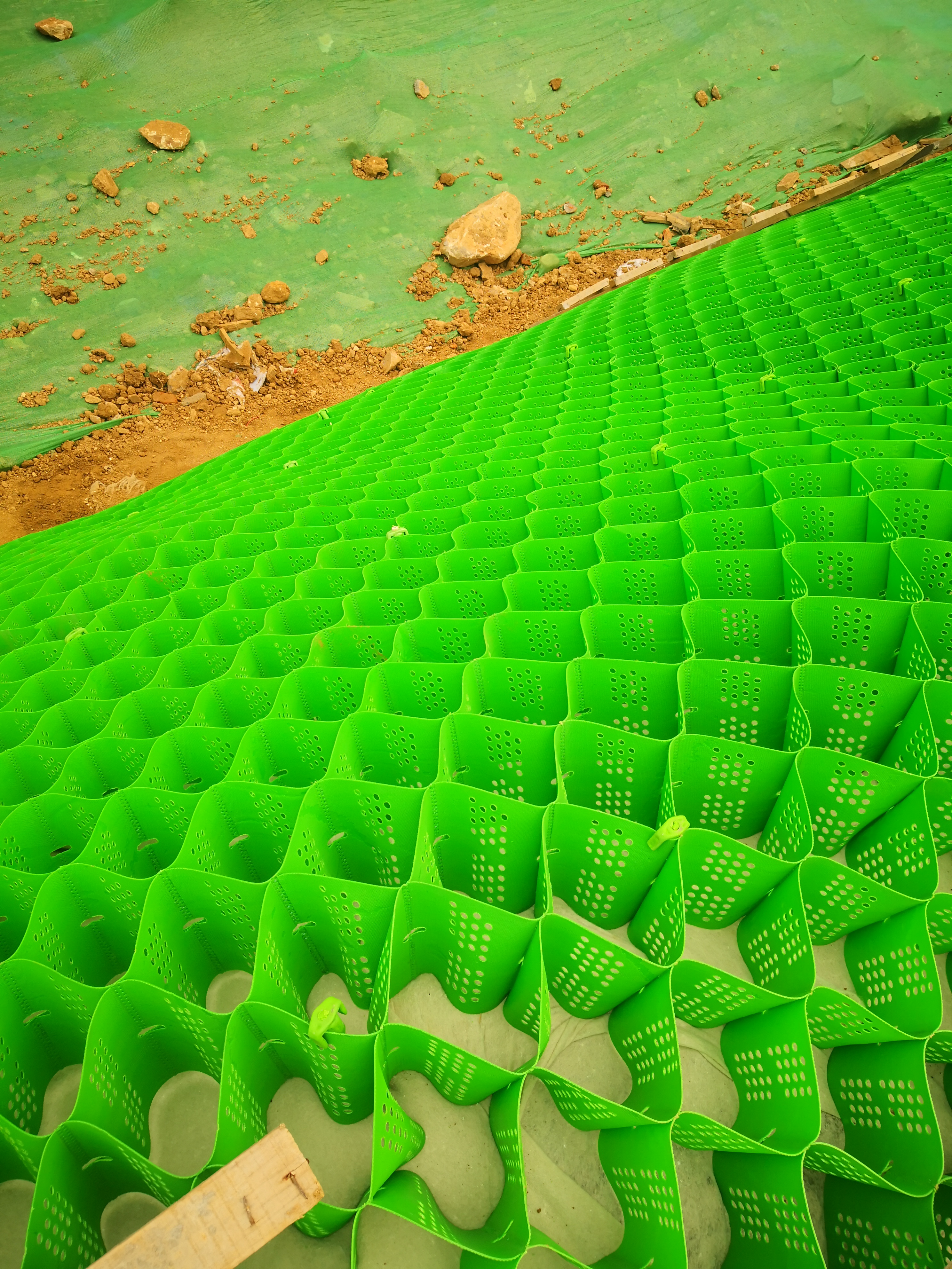 Geocell Retaining Wall Installation
